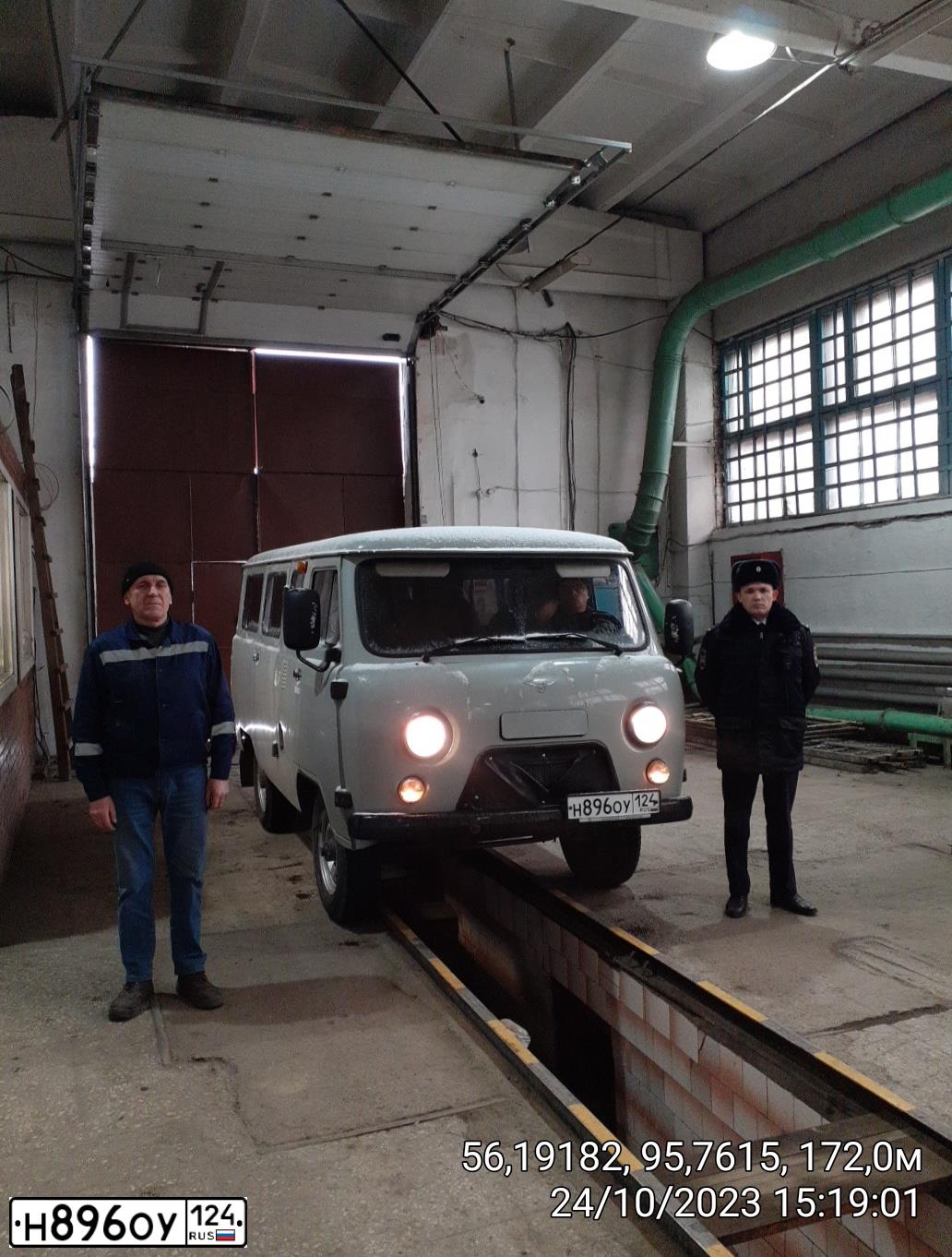 Фото автомобиля UAZ 2206, 2020 — госномер Н896ОУ124. Цвет: СЕРЫЙ