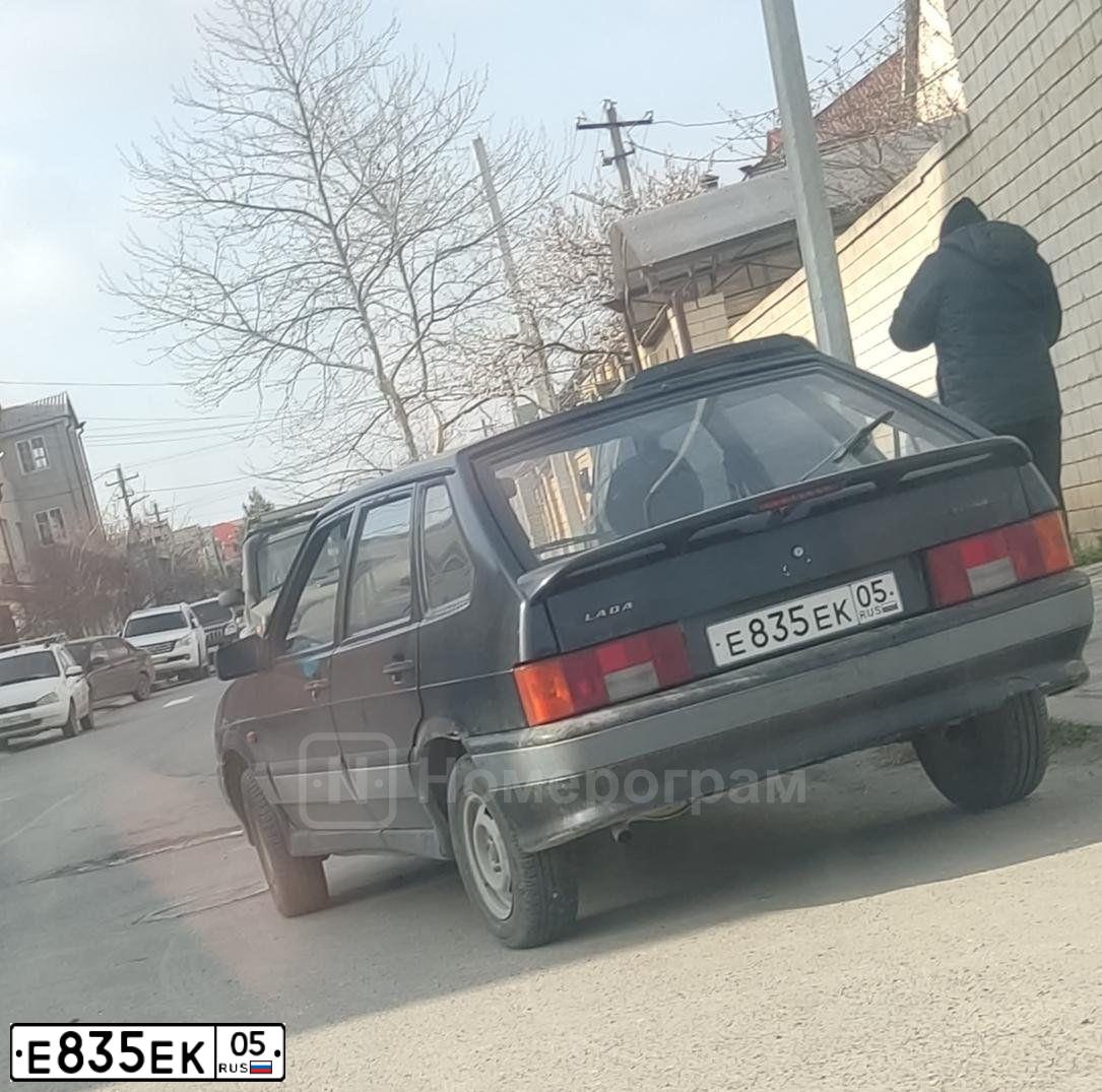 Фото автомобиля LADA 2114 SAMARA, 2006 — госномер Е835ЕК05. Цвет: ЧЕРНЫЙ
