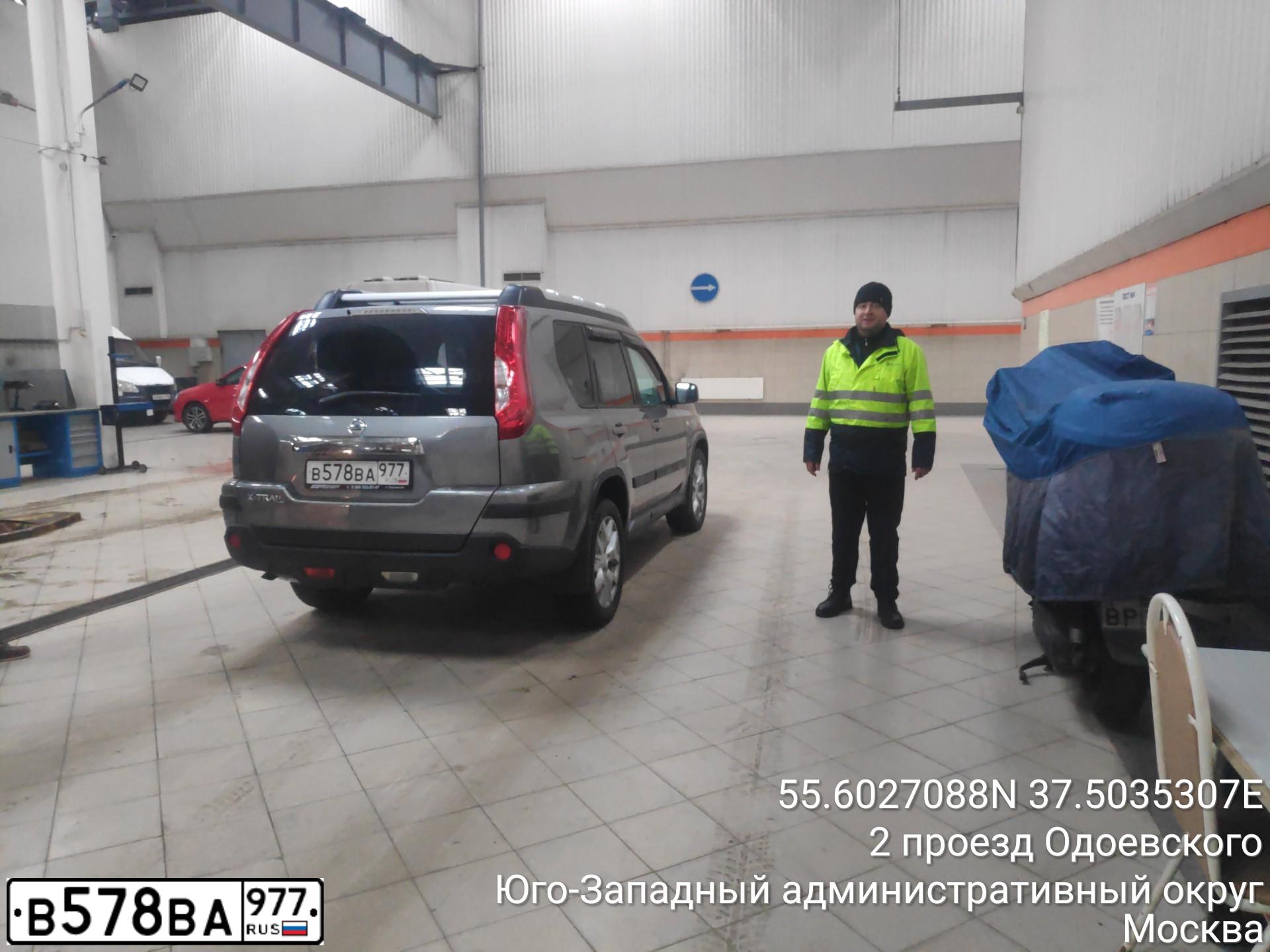 Фото автомобиля NISSAN X-TRAIL, 2011 — госномер В578ВА977. Цвет: СЕРЫЙ