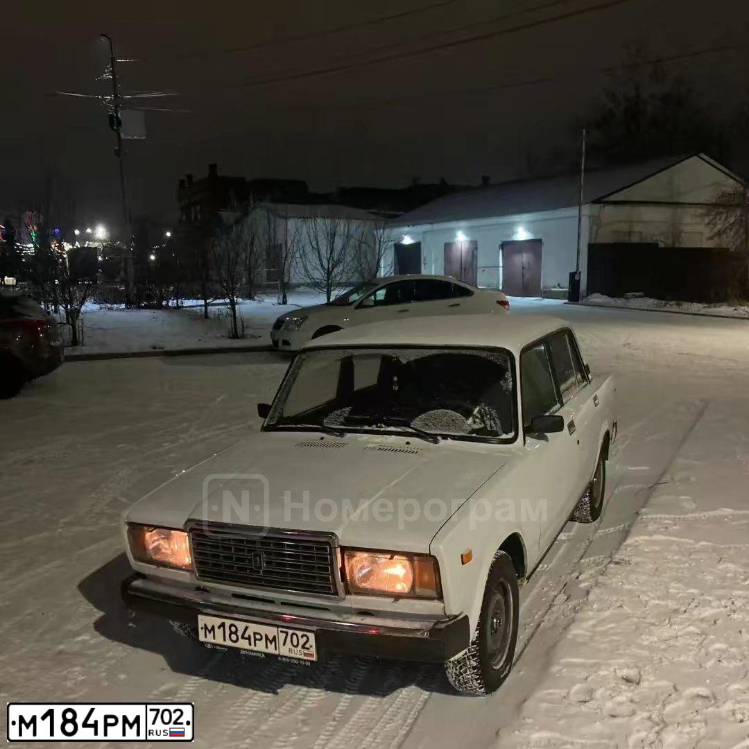 Фото автомобиля LADA 2107, 2001 — госномер М184РМ702. Цвет: ЯРКО-БЕЛЫЙ