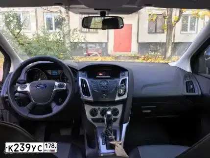 Фото автомобиля FORD FOCUS, 2011 — госномер К239УС178. Цвет: СЕРО-КОРИЧНЕВЫЙ