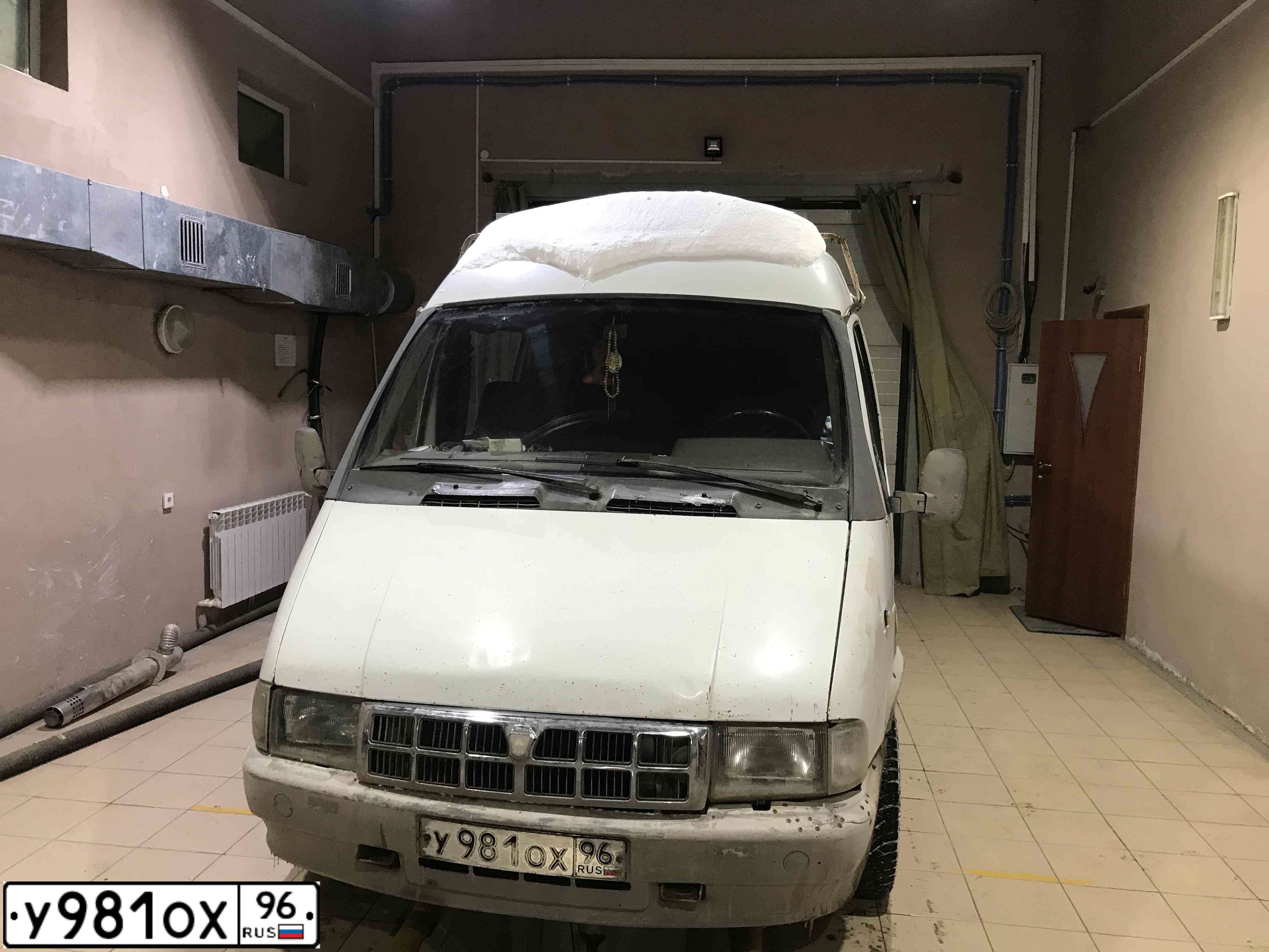 Фото автомобиля GAZ 2752 SOBOL, 2001 — госномер М150ТО96. Цвет: Белый