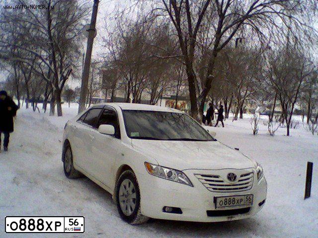 Фото автомобиля TOYOTA CAMRY, 2006 — госномер О888ХР56. Цвет: Белый