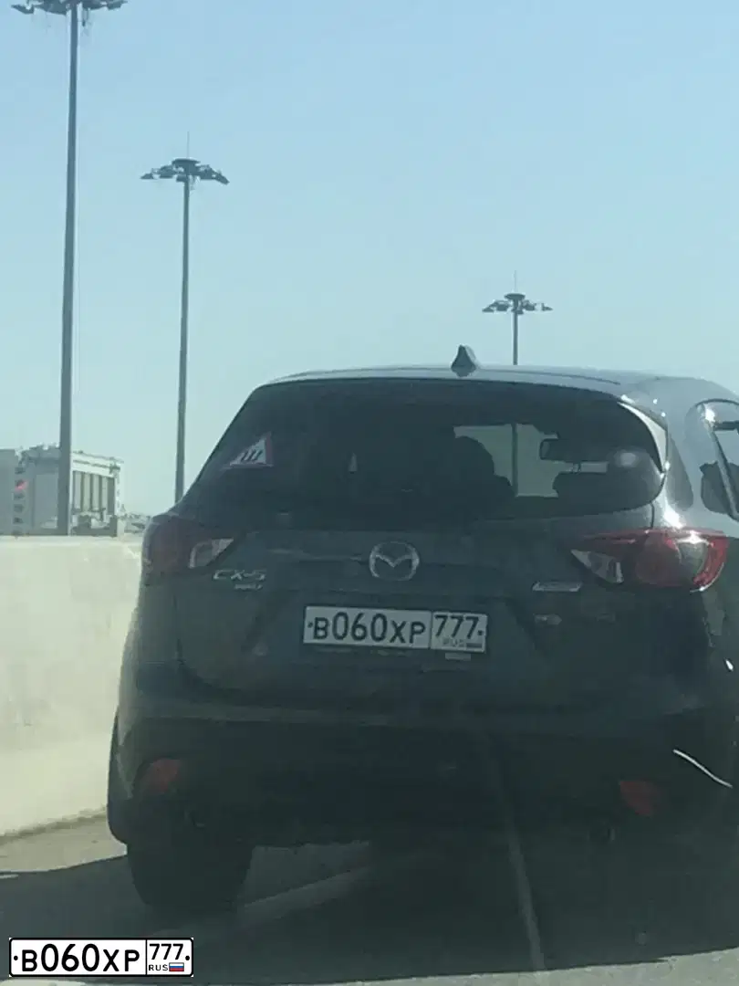 Фото автомобиля MAZDA CX-5, 2011 — госномер В060ХР777. Цвет: Серый