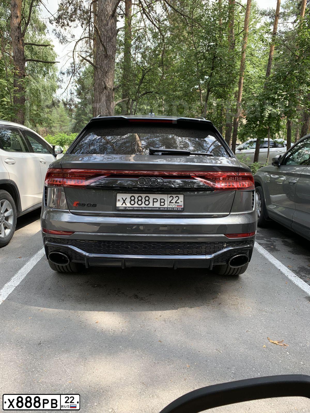 Фото автомобиля VOLKSWAGEN TOUAREG, 2012 — госномер Х888РВ22. Цвет: Коричневый