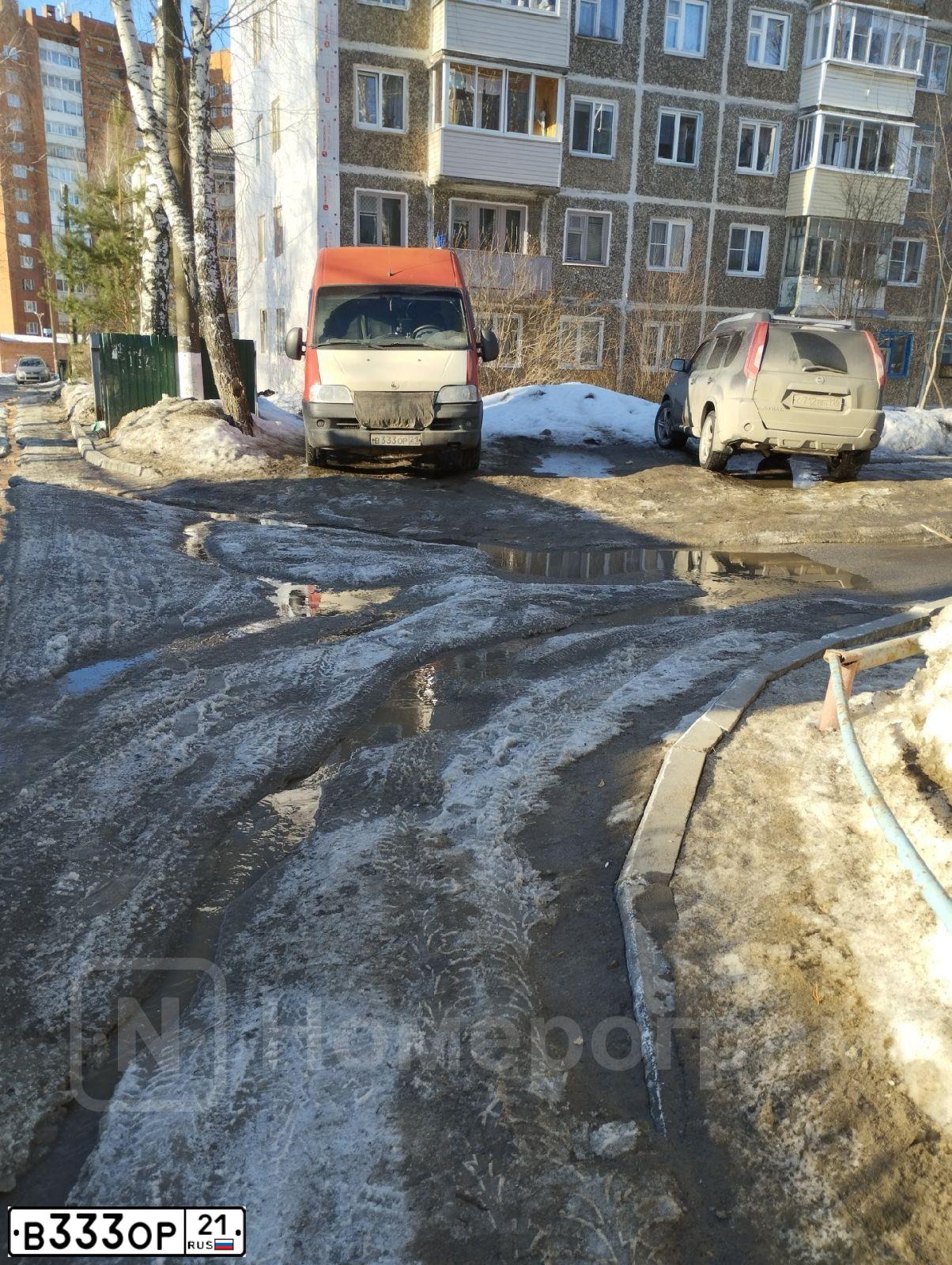 Фото автомобиля LADA 2171 PRIORA, 2012 — госномер В333ОР21. Цвет: БЕЛЫЙ