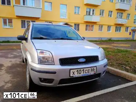 Фото автомобиля FORD FUSION, 2005 — госномер Х101СУ66. Цвет: Серебристый