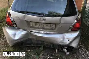 Фото автомобиля KIA RIO, 2009 — госномер Е891РС33. Цвет: СЕРЕБРИСТЫЙ