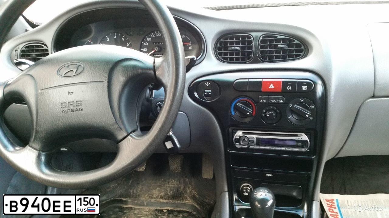 Фото автомобиля HYUNDAI LANTRA, 1998 — госномер В940ЕЕ150. Цвет: СЕРЕБРИСТЫЙ