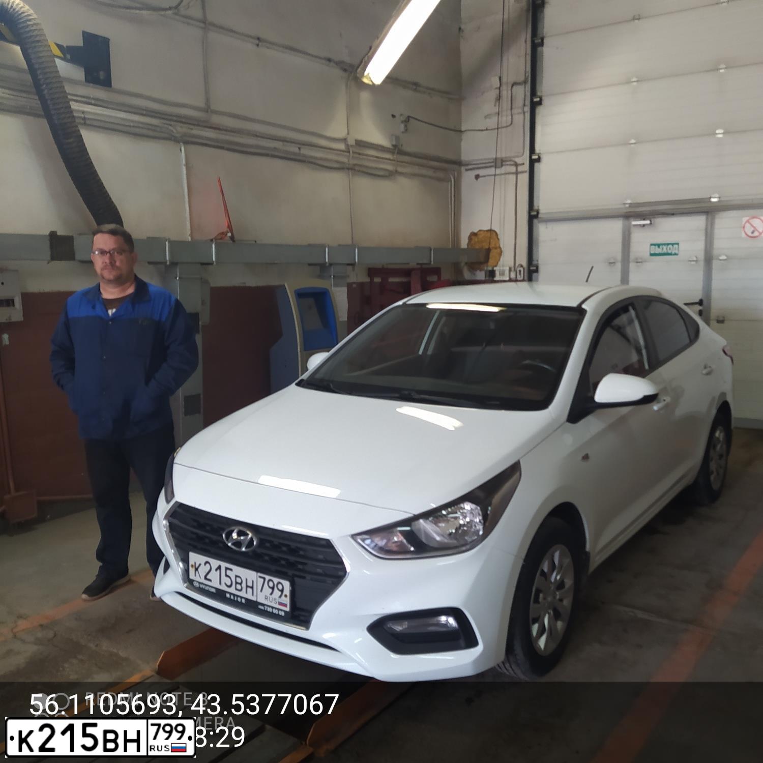 Фото автомобиля HYUNDAI SOLARIS, 2017 — госномер Т940НК05. Цвет: Белый