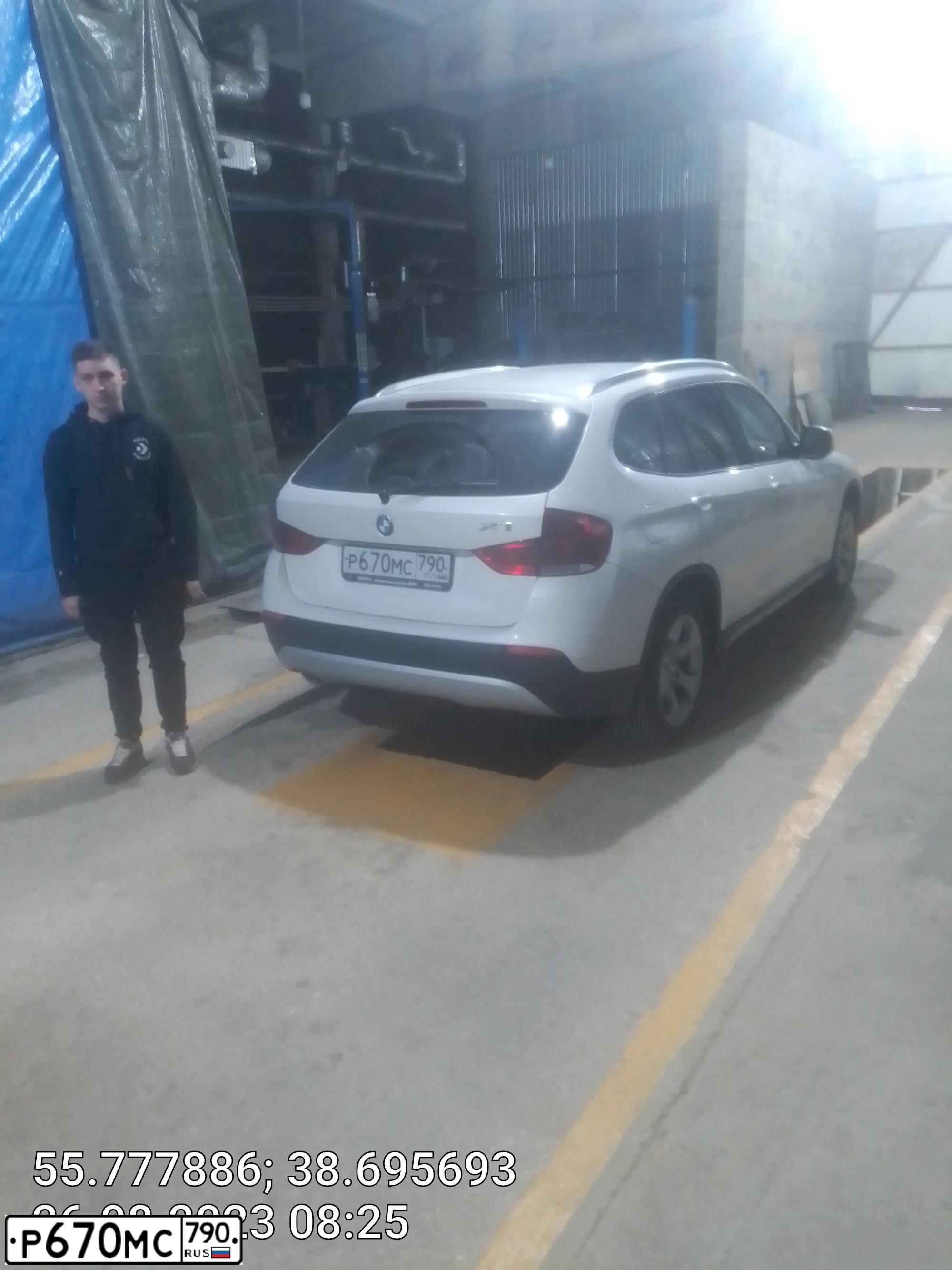 Фото автомобиля BMW X1, 2012 — госномер Р670МС790. Цвет: Белый
