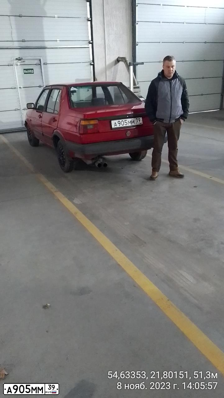 Фото автомобиля VOLKSWAGEN JETTA, 1989 — госномер А905ММ39. Цвет: Красный