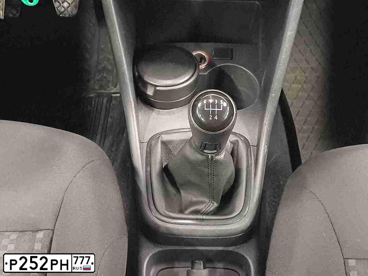 Фото автомобиля VOLKSWAGEN POLO, 2015 — госномер М205УТ21. Цвет: Белый
