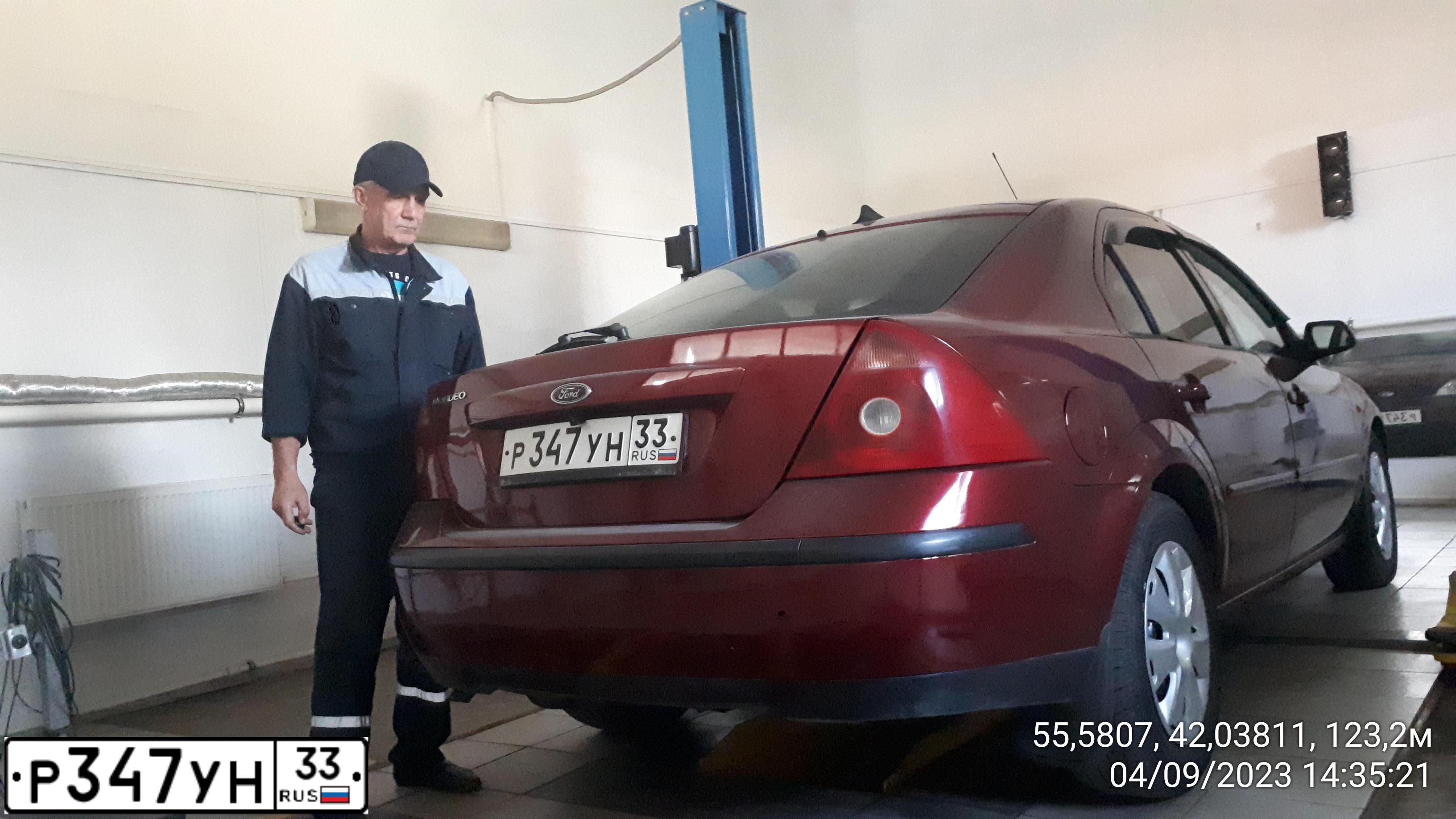 Фото автомобиля FORD MONDEO, 2001 — госномер Р347УН33. Цвет: КРАСНЫЙ(ВИШНЕВЫЙ)