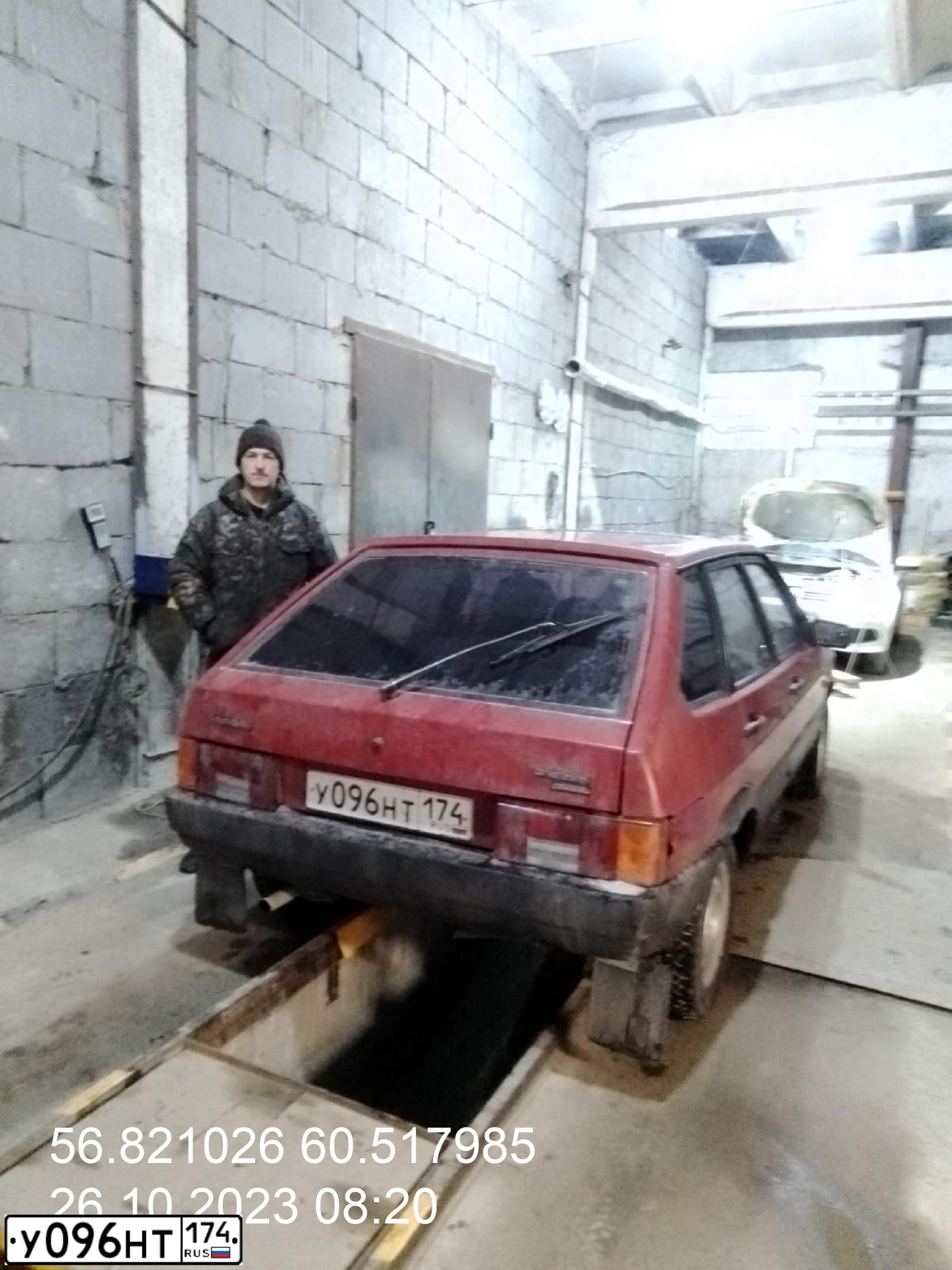 Фото автомобиля LADA 2109, 1992 — госномер Т917ВТ196. Цвет: Красный