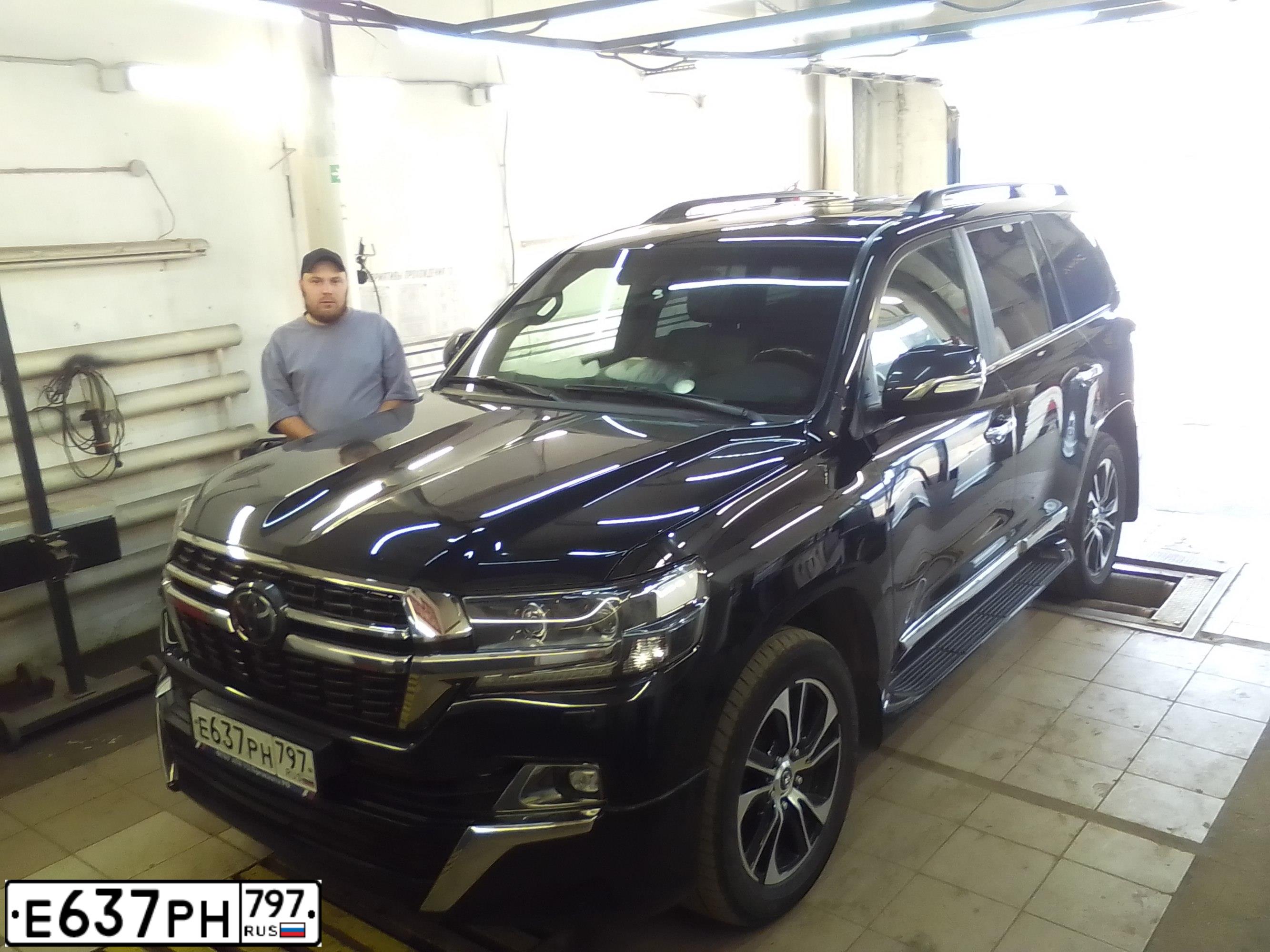 Фото автомобиля TOYOTA LAND CRUISER 200, 2020 — госномер А449СВ797. Цвет: ЧЕРНЫЙ