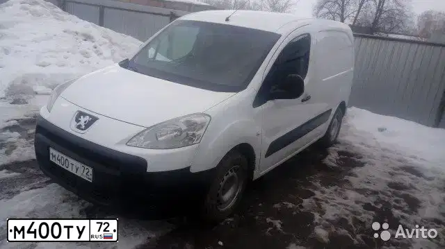 Фото автомобиля PEUGEOT PARTNER, 2010 — госномер К033АН70. Цвет: Белый