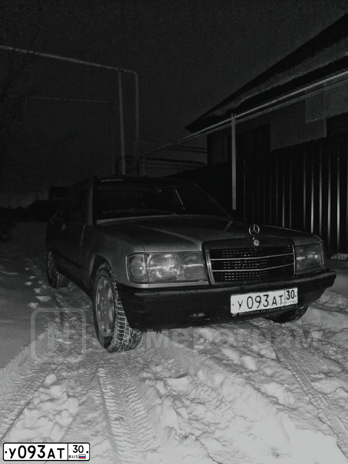 Фото автомобиля MERCEDES C-KLASSE, 1985 — госномер У093АТ30. Цвет: ГОЛУБОЙ МЕТАЛЛИК