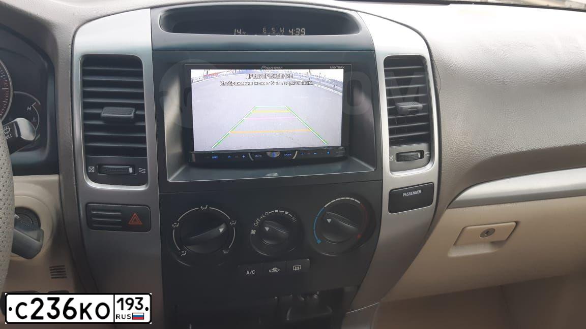 Фото автомобиля TOYOTA LANDCRUISER, 2006 — госномер М676АТ93. Цвет: Серебристый