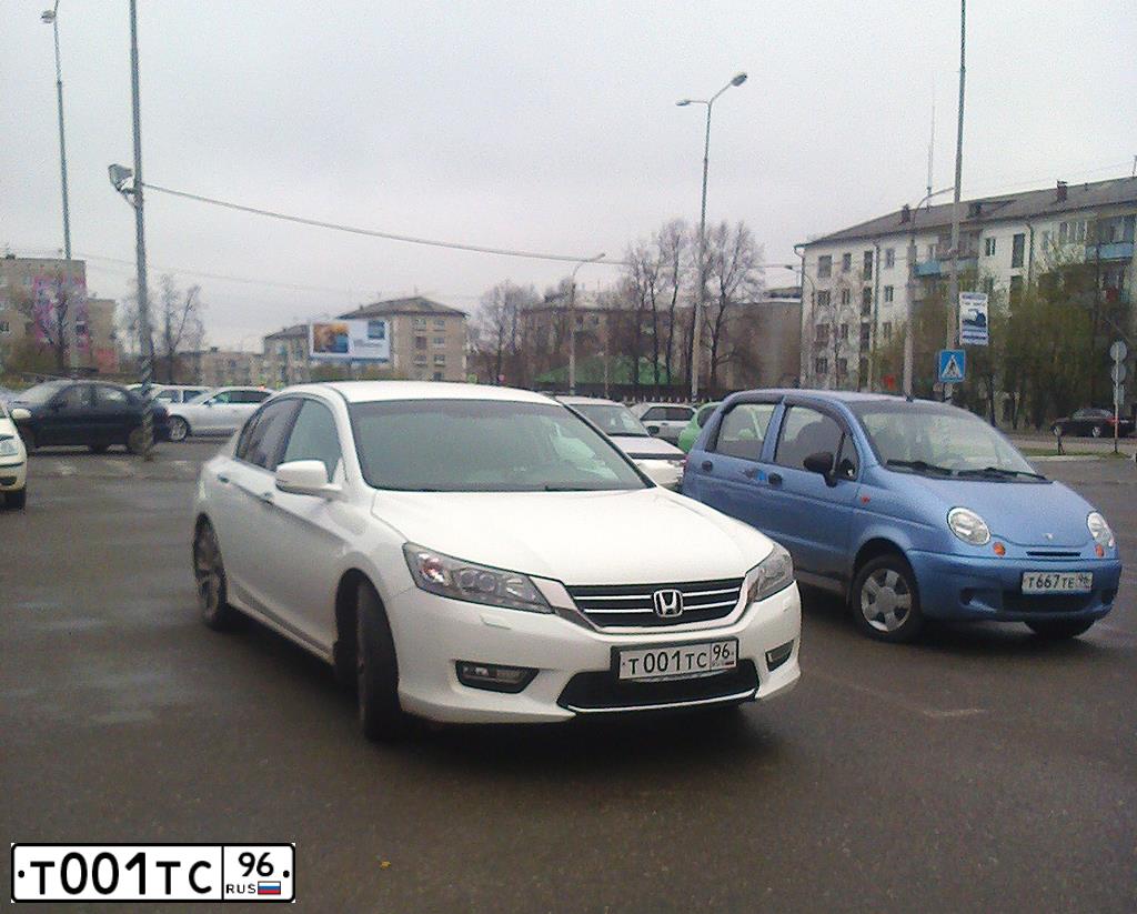 Фото автомобиля LADA 2112, 2005 — госномер Р911МЕ96. Цвет: СЕРО-ЗЕЛЕНЫЙ