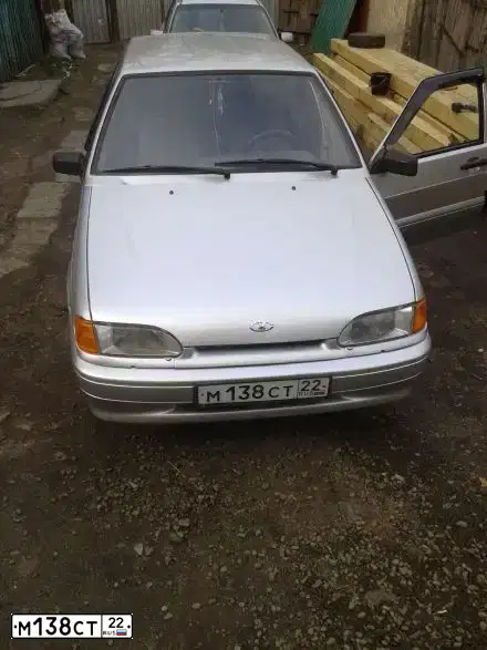 Фото автомобиля LADA 2114 SAMARA, 2009 — госномер М138СТ22. Цвет: Светло-Серебристый металлик