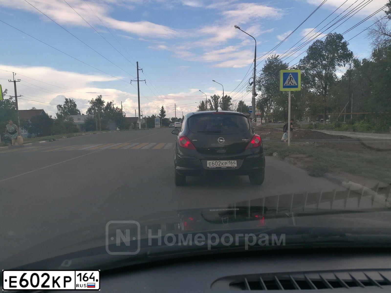 Фото автомобиля OPEL CORSA, 2008 — госномер Е602КР164. Цвет: ЧЕРНЫЙ
