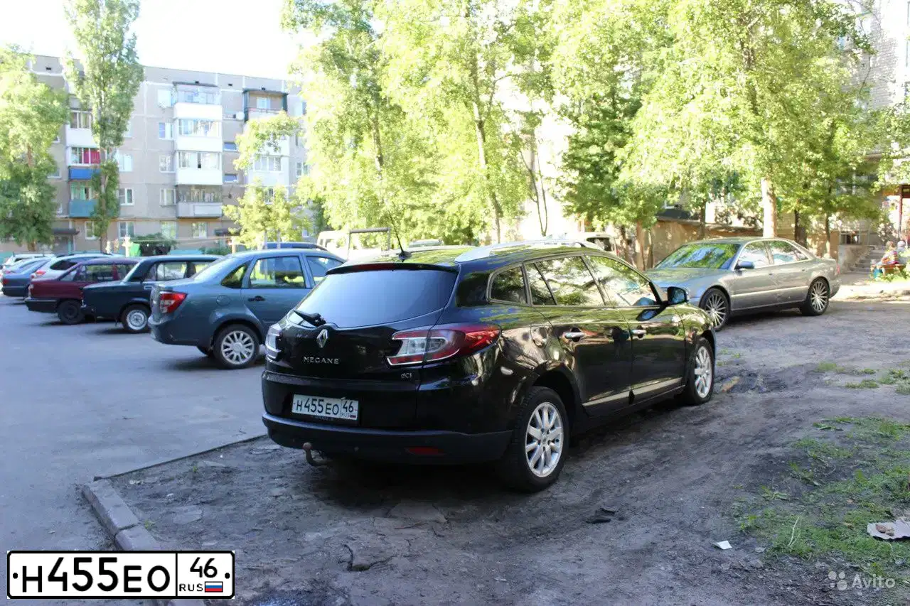 Фото автомобиля RENAULT MEGANE /GRAND/ SCENIC, 2010 — госномер Н455ЕО46. Цвет: ЧЕРНЫЙ