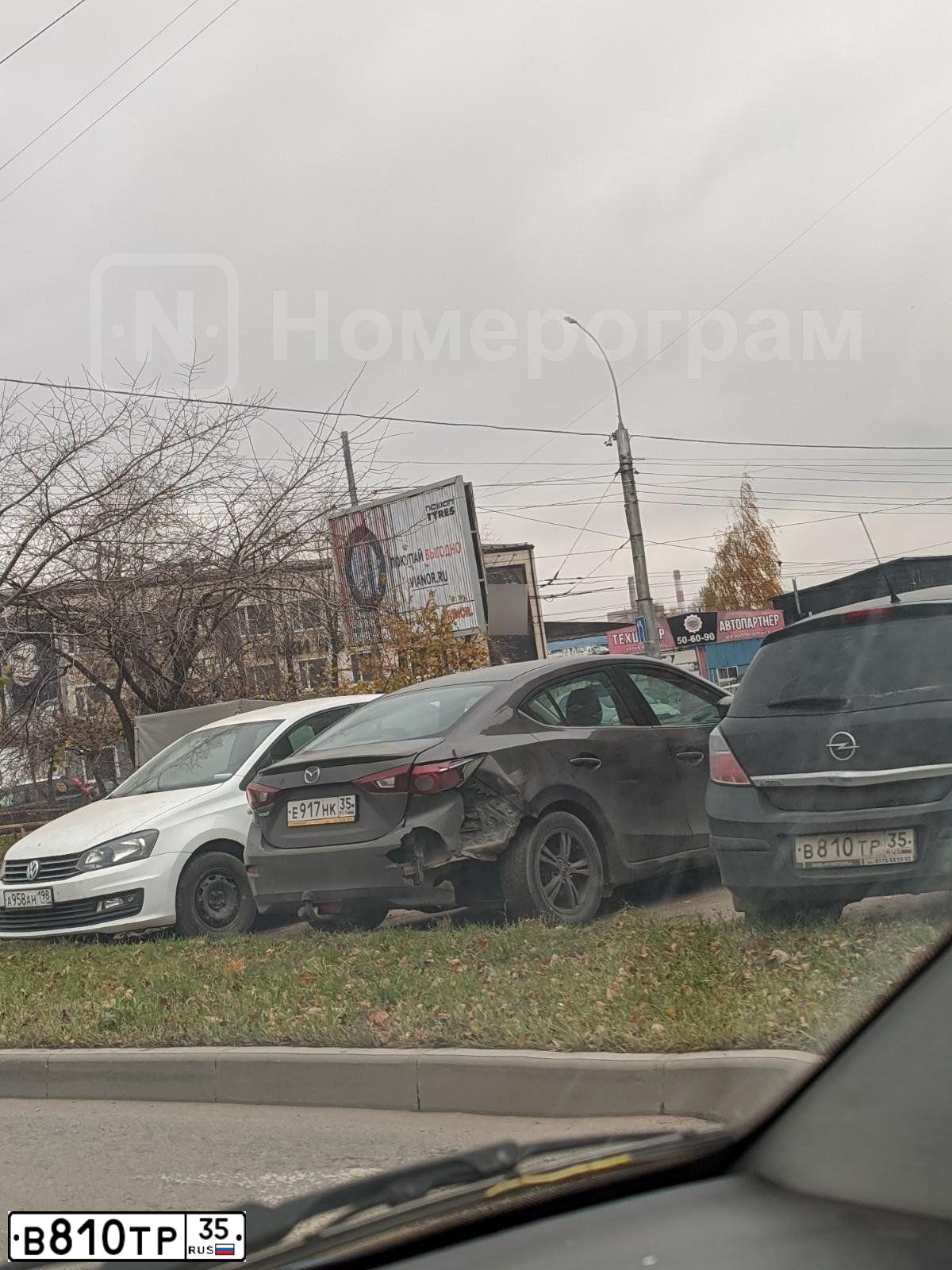 Фото автомобиля OPEL ASTRA, 2012 — госномер В810ТР35. Цвет: ЧЕРНЫЙ