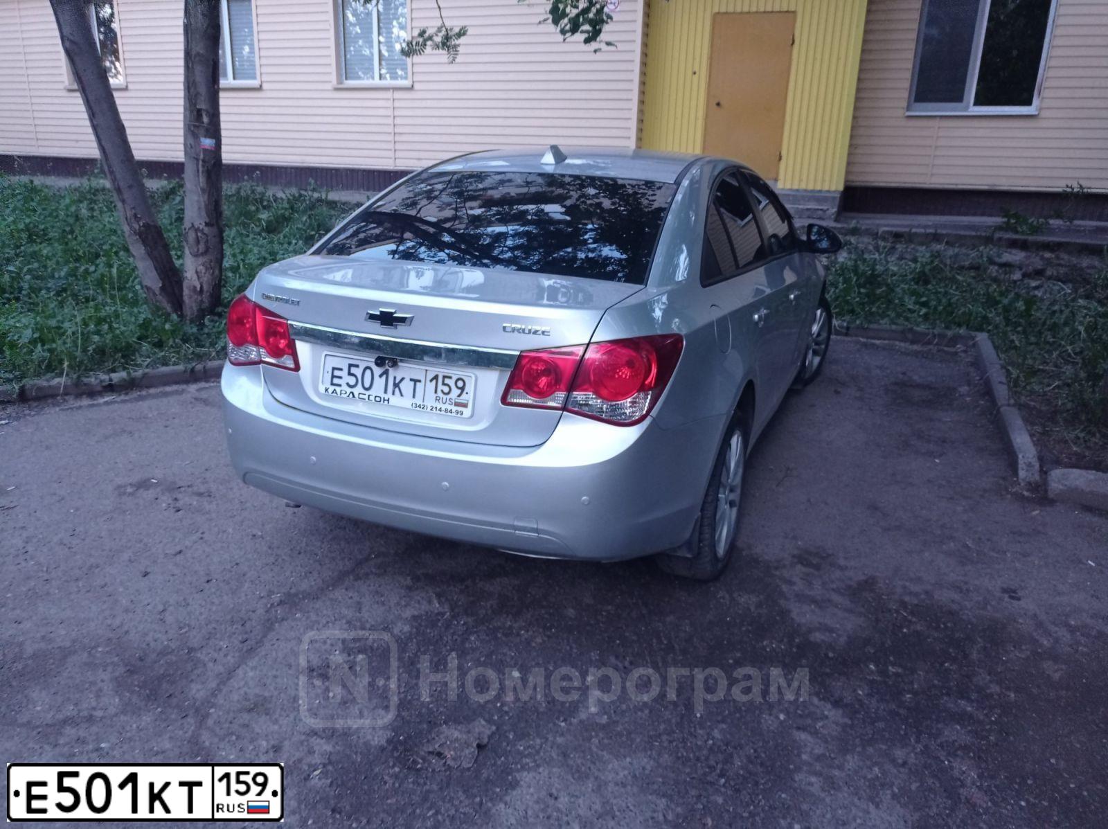 Фото автомобиля CHEVROLET CRUZE, 2011 — госномер Н945СА159. Цвет: айс серебристый металлик