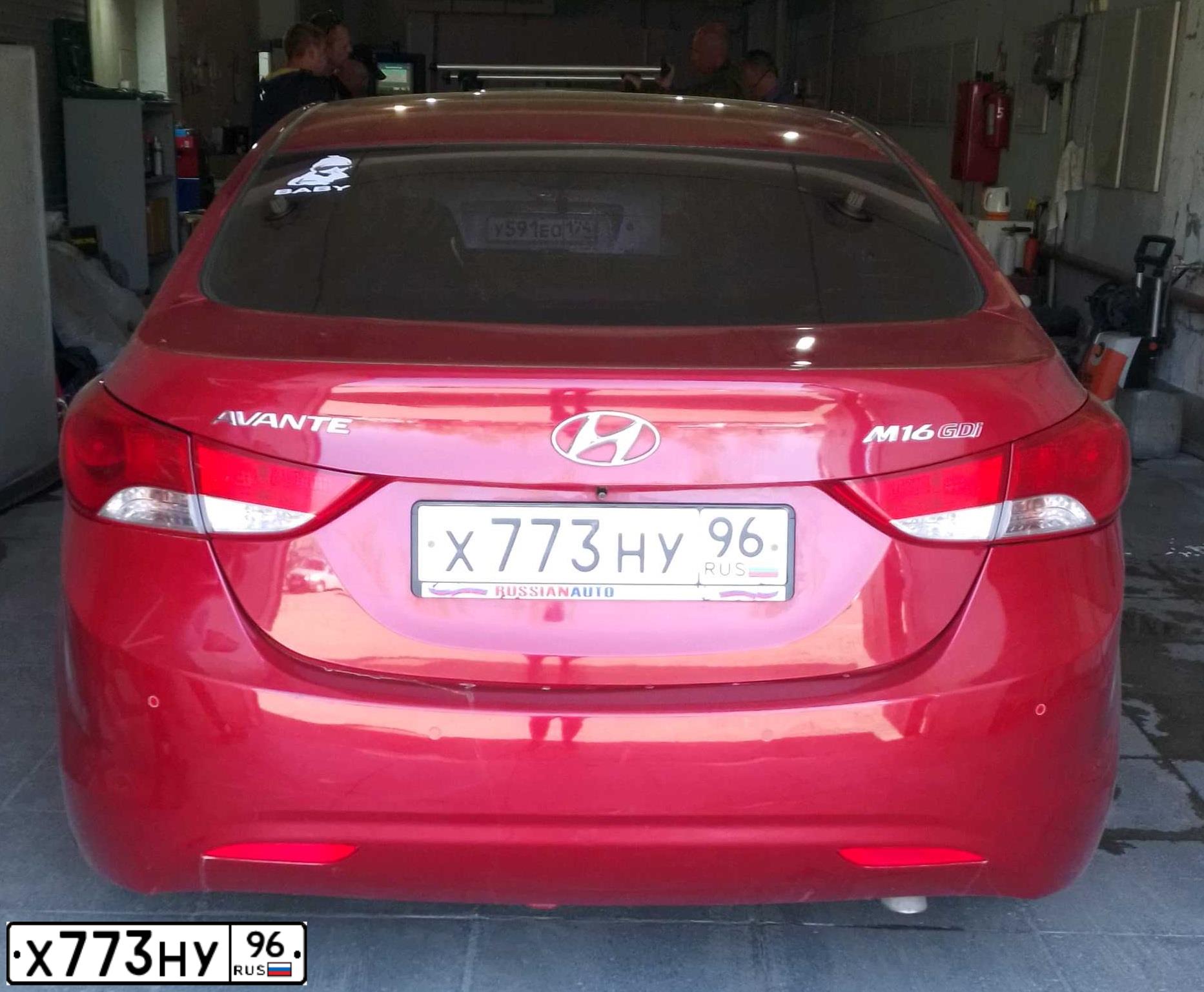 Фото автомобиля HYUNDAI AVANTE, 2012 — госномер Х773НУ96. Цвет: Красный
