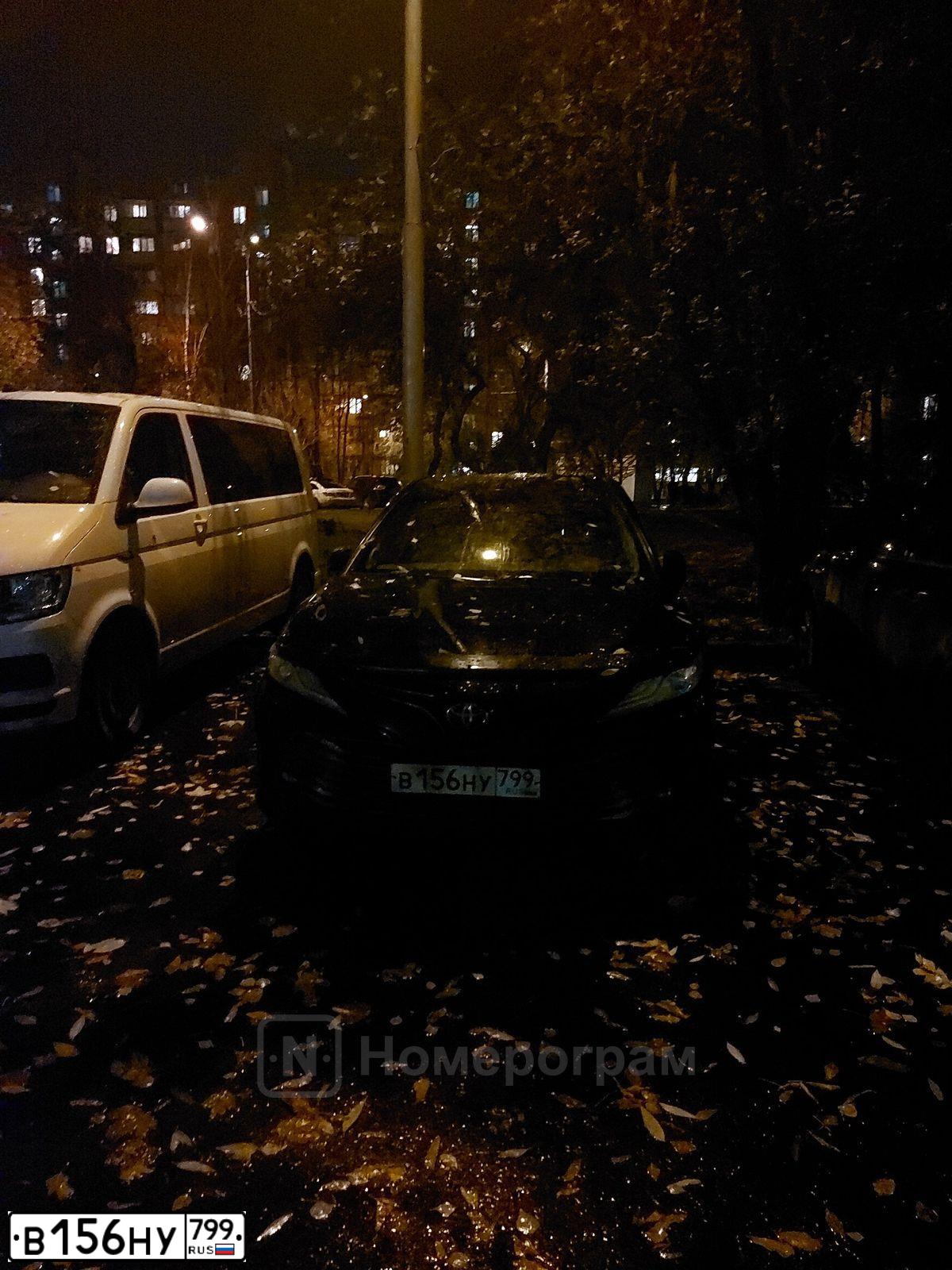Фото автомобиля TOYOTA CAMRY, 2019 — госномер В156НУ799. Цвет: ЧЕРНЫЙ МЕТАЛЛИК