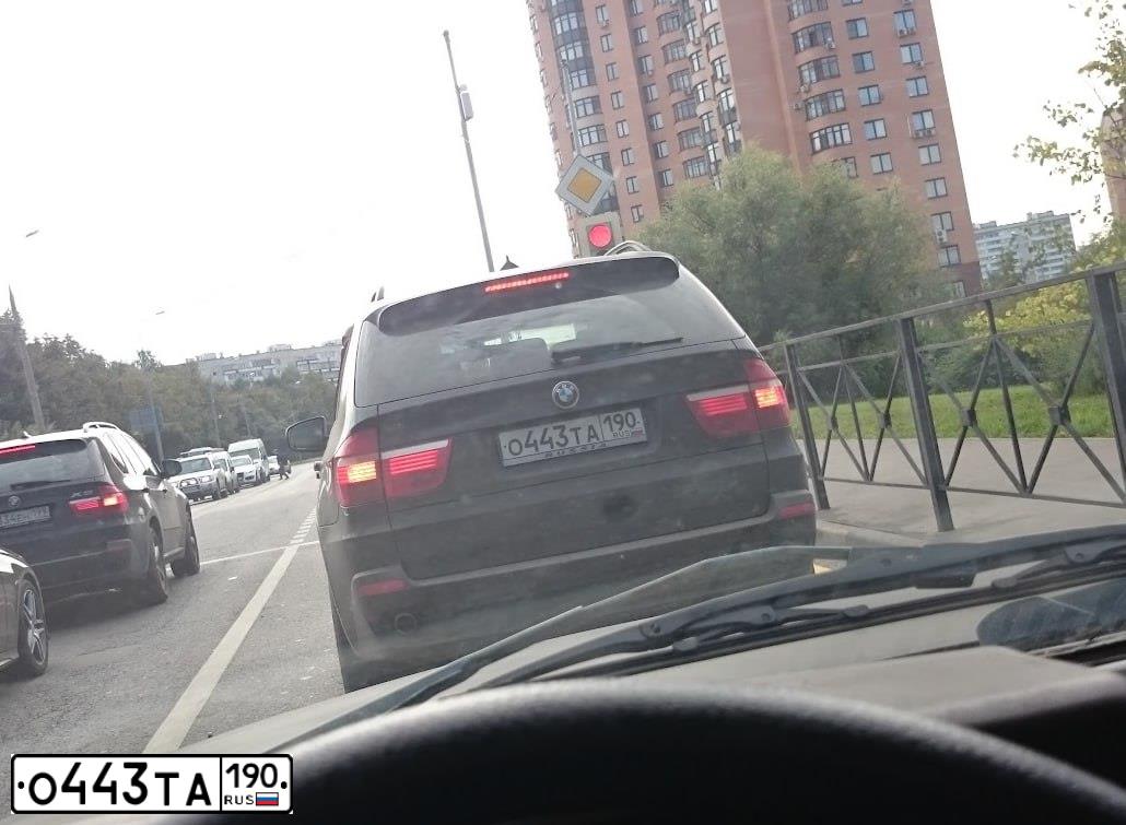 Фото автомобиля BMW X5, 2009 — госномер О443ТА190. Цвет: ЧЕРНЫЙ