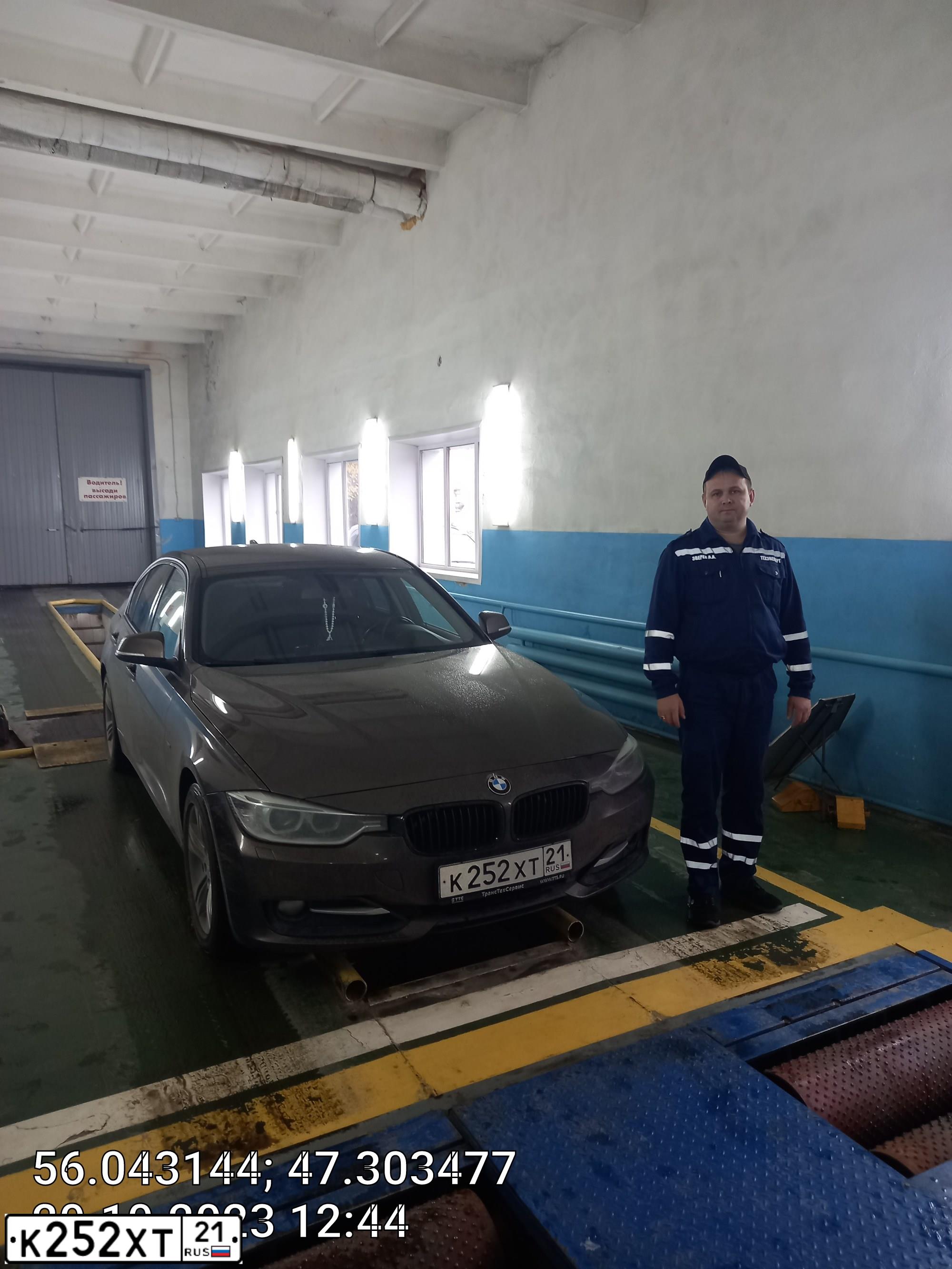 Фото автомобиля BMW SERIE 3, 2014 — госномер Т369ВА178. Цвет: Коричневый