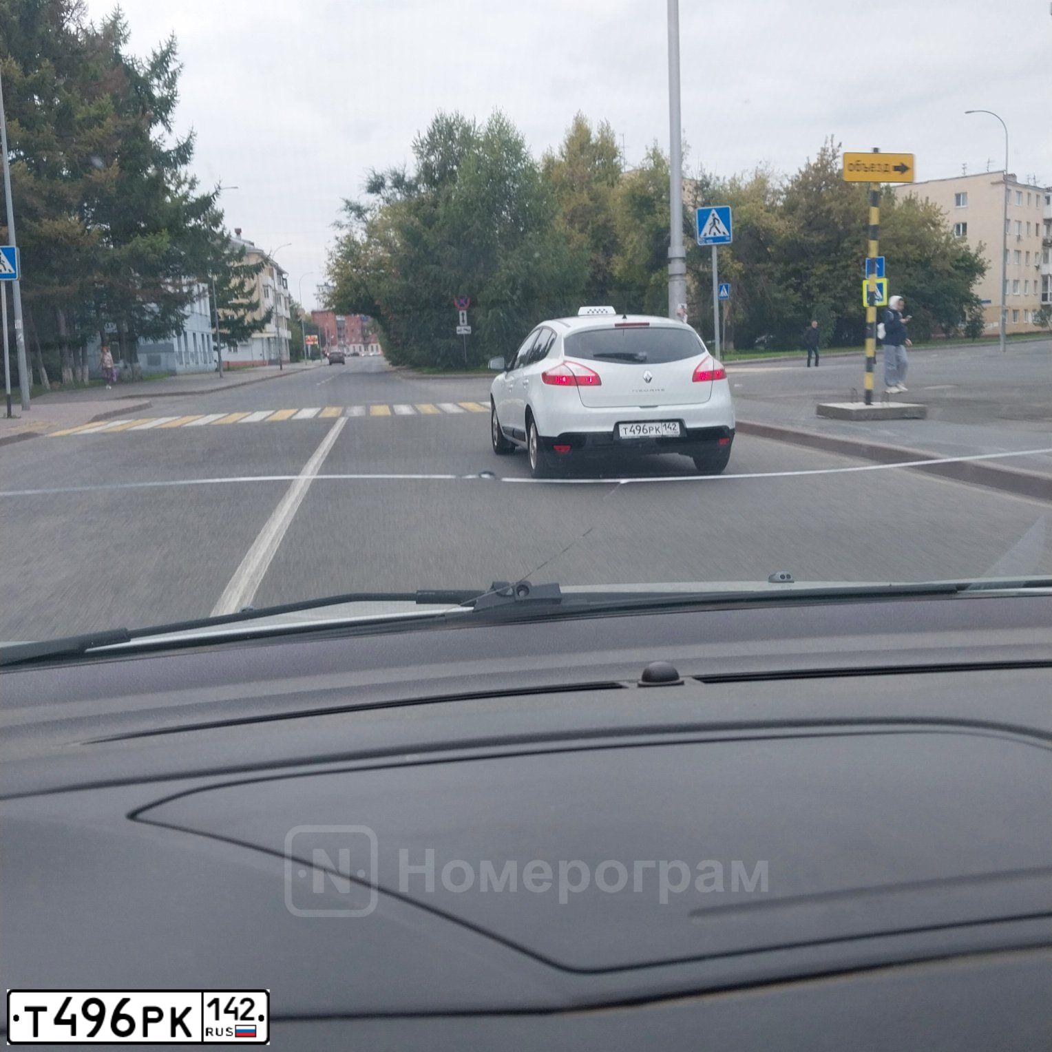 Фото автомобиля RENAULT MEGANE, 2015 — госномер Т496РК142. Цвет: Белый
