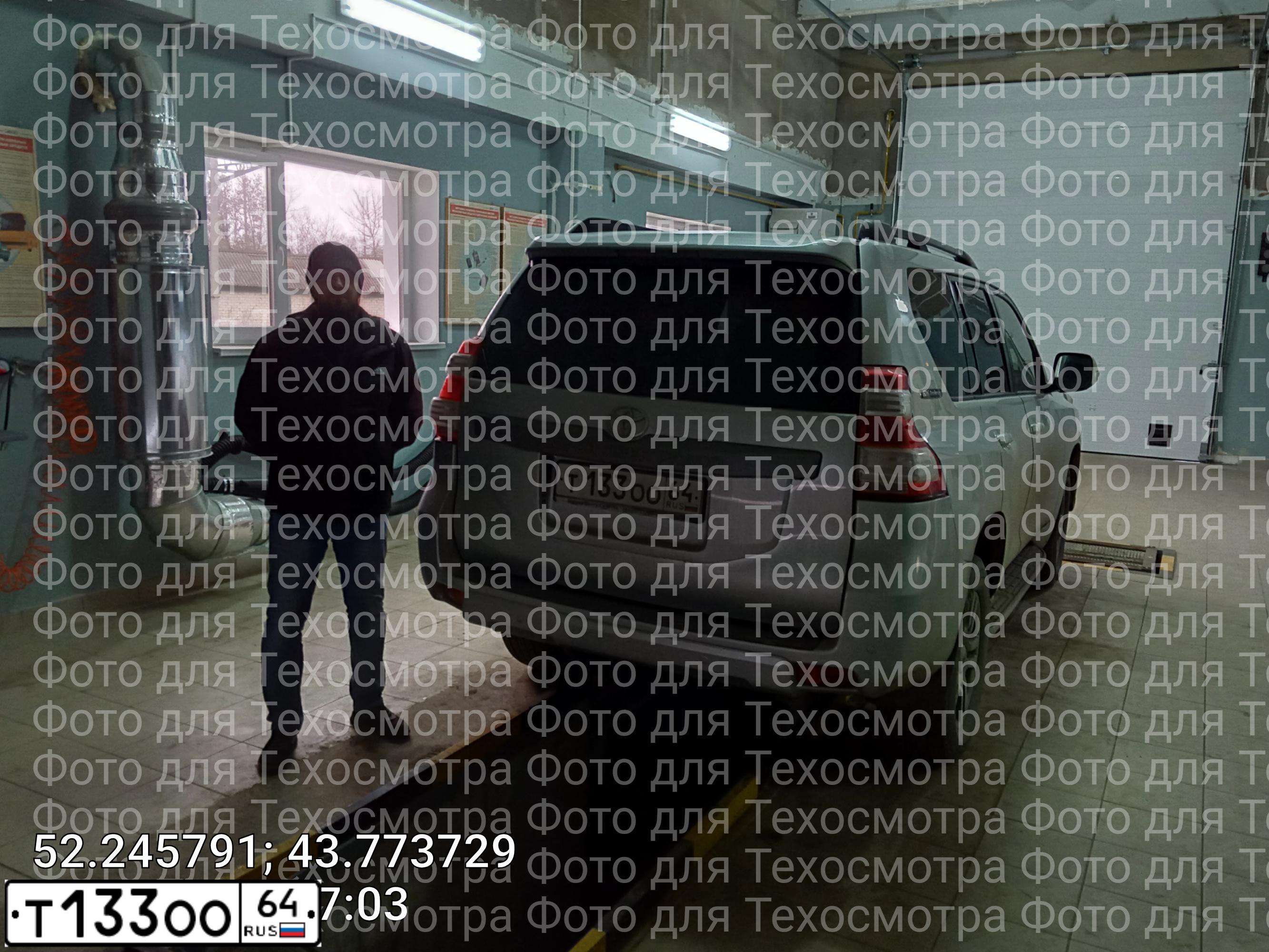 Фото автомобиля TOYOTA LANDCRUISER, 2010 — госномер Т133ОО64. Цвет: СЕРЕБРИСТЫЙ