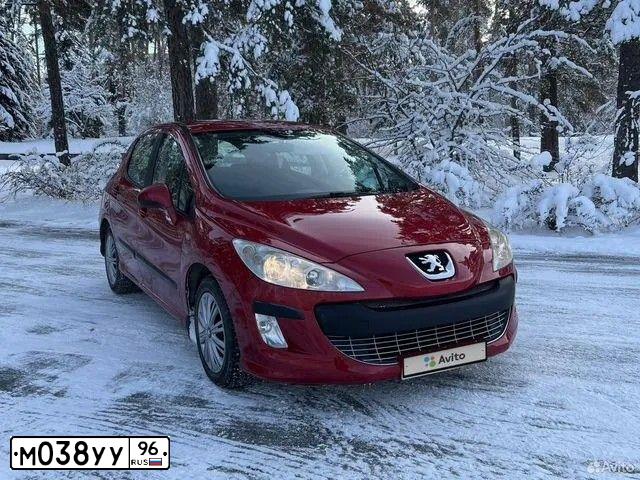 Фото автомобиля PEUGEOT 308, 2008 — госномер В229ВН774. Цвет: Красный