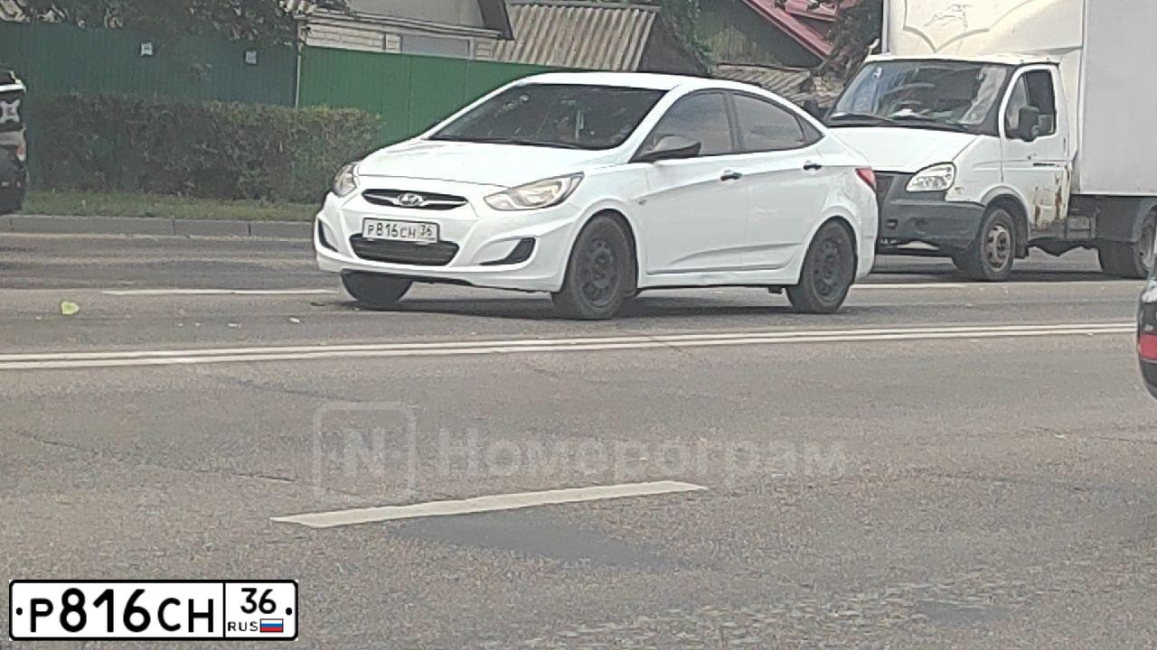 Фото автомобиля HYUNDAI SOLARIS, 2013 — госномер Р816СН36. Цвет: Белый
