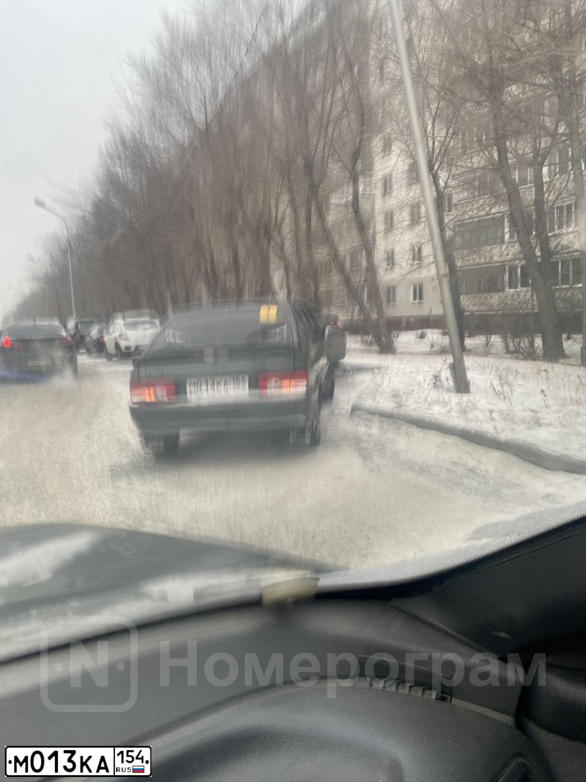 Фото автомобиля LADA 2114 SAMARA, 2010 — госномер М013КА154. Цвет: Серо-сине-зеленый