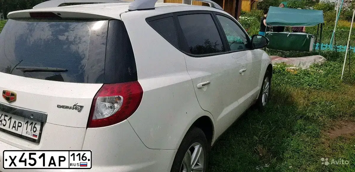 Фото автомобиля GEELY Y EMGRAND X7, 2015 — госномер Х451АР116. Цвет: Белый