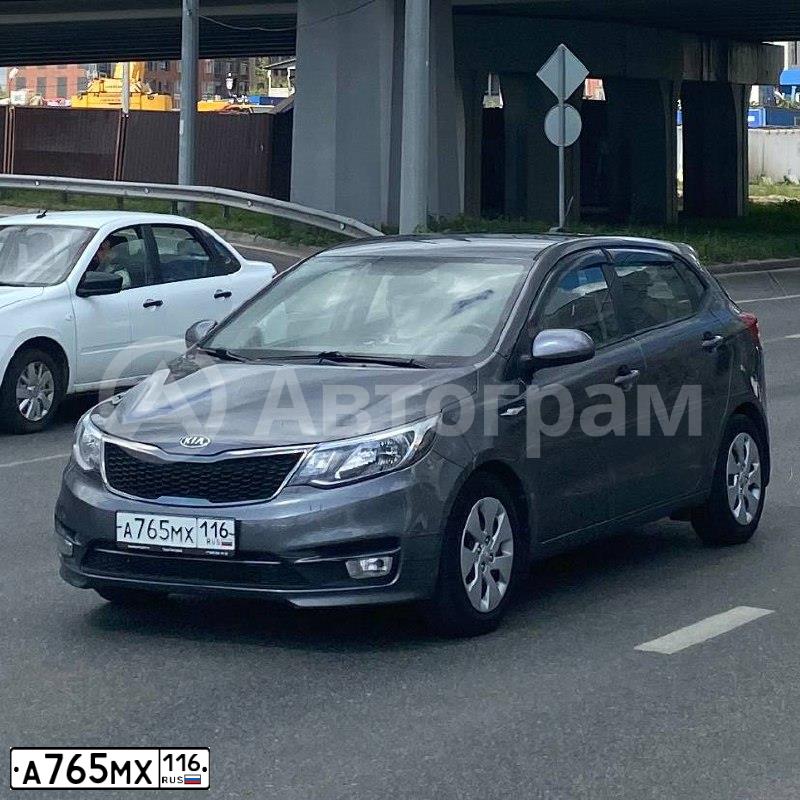 Фото автомобиля KIA RIO, 2017 — госномер А765МХ116. Цвет: ТЕМНО СЕРЫЙ