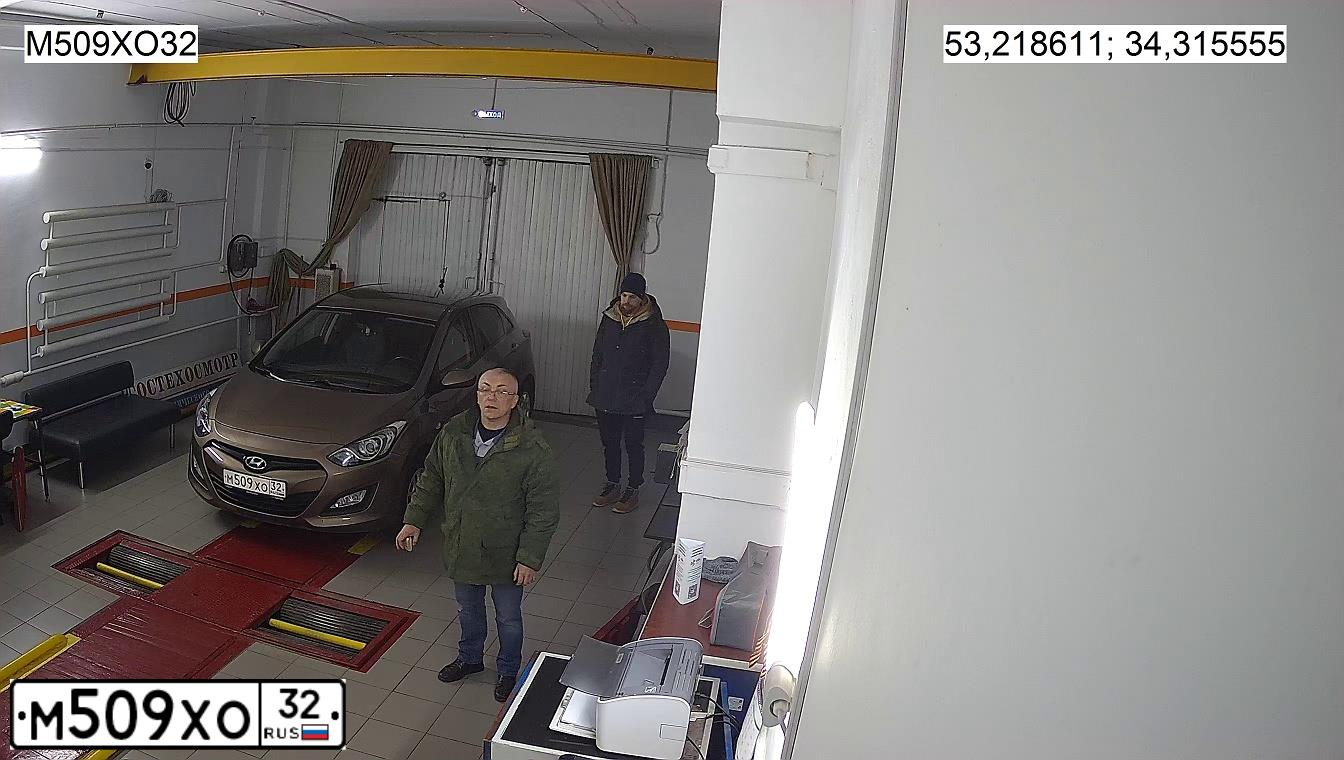 Фото автомобиля HUYNDAI  I30 1,6 GLS MT, 2014 — госномер О395ОА32. Цвет: БРОНЗОВЫЙ