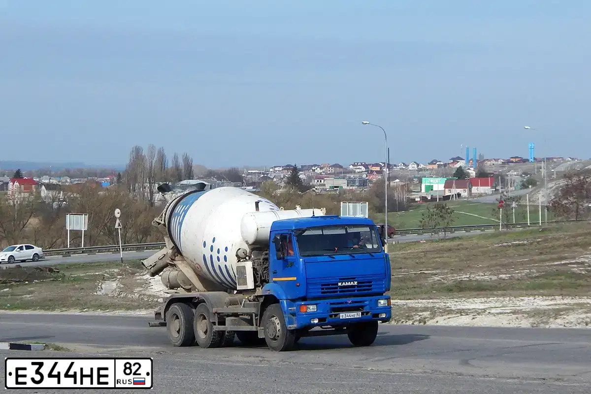 Фото автомобиля KAMAZ 6520 /6X4/, 2012 — госномер М377ОО82. Цвет: синий