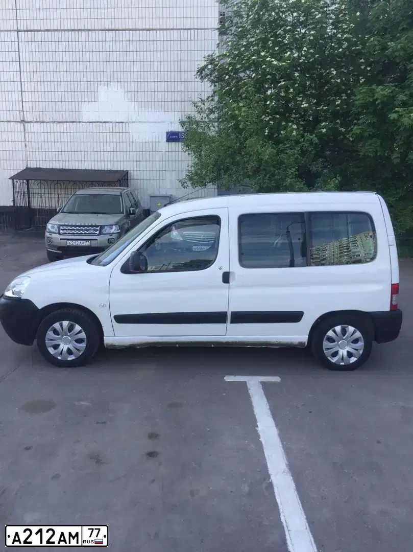 Фото автомобиля LANDROVER FREELANDER, 2013 — госномер А212АМ77. Цвет: СЕРЫЙ