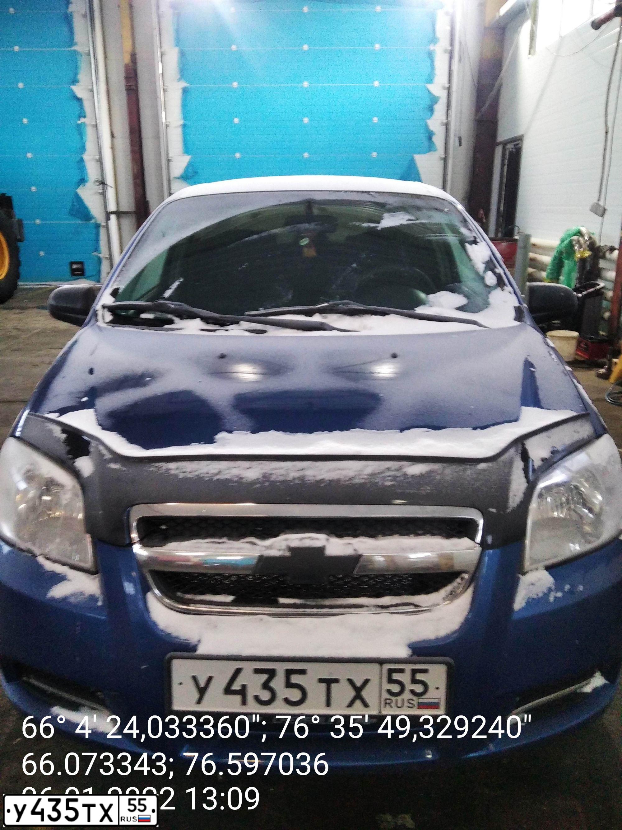 Фото автомобиля CHEVROLET AVEO, 2010 — госномер У435ТХ55. Цвет: синий