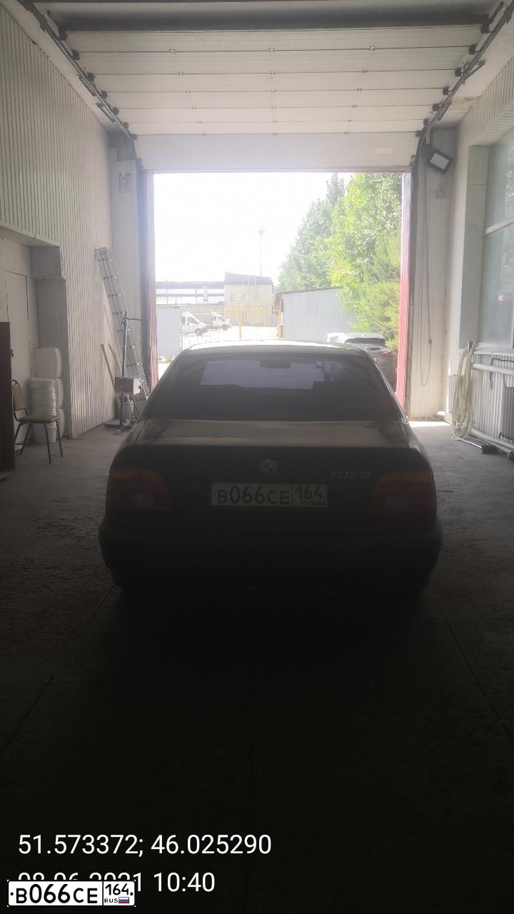Фото автомобиля BMW 525I, 2001 — госномер К681СО702. Цвет: синий