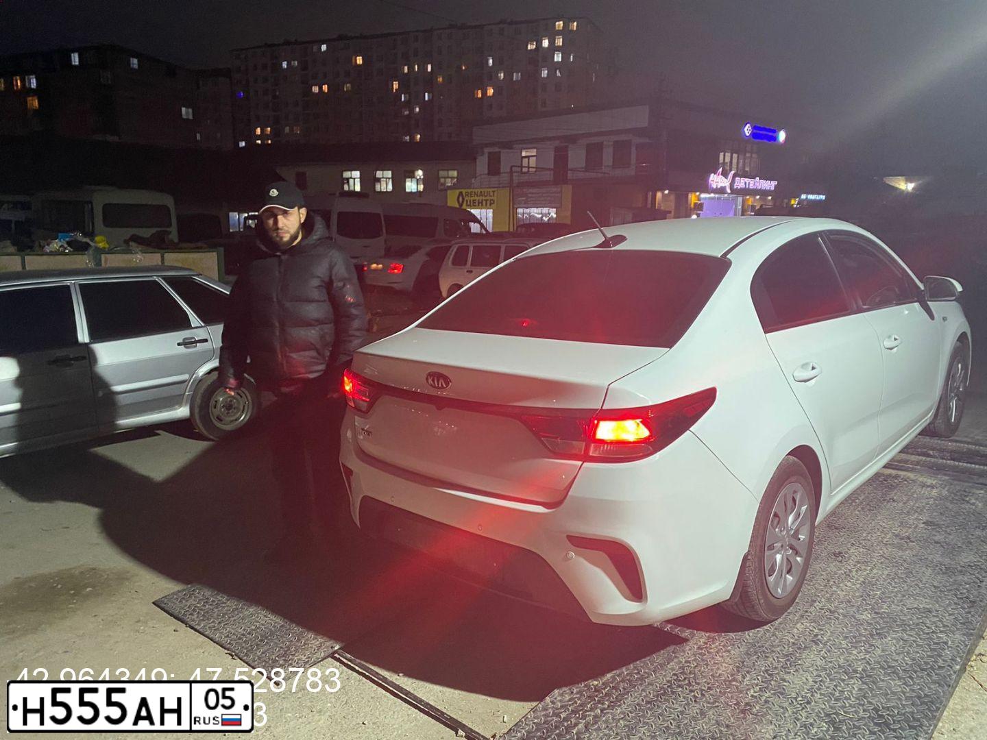 Фото автомобиля TOYOTA CAMRY, 2014 — госномер М011СН05. Цвет: ЧЕРНЫЙ МЕТАЛЛИК