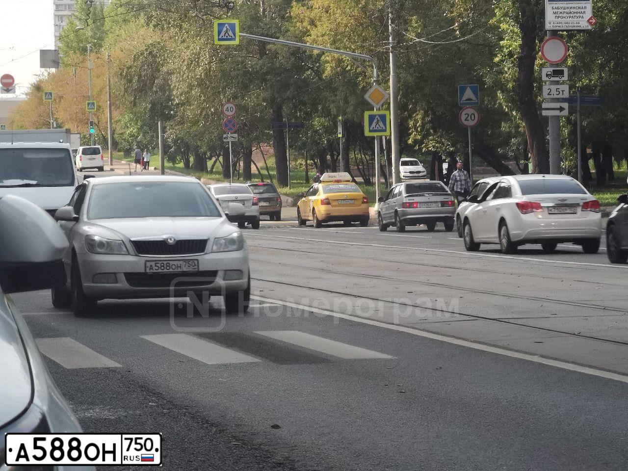 Фото автомобиля SKODA OCTAVIA, 2012 — госномер М229МУ797. Цвет: Белый