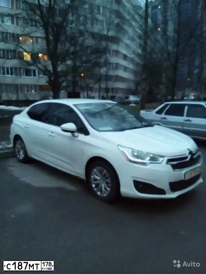 Фото автомобиля CITROEN C4, 2013 — госномер С187МТ178. Цвет: БЕЛЫЙ