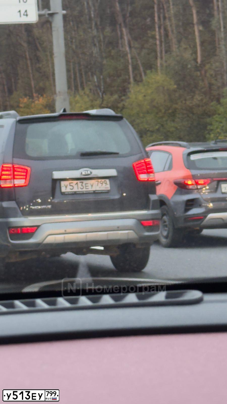 Фото автомобиля KIA MOHAVE / BORREGO, 2018 — госномер У513ЕУ799. Цвет: Серый