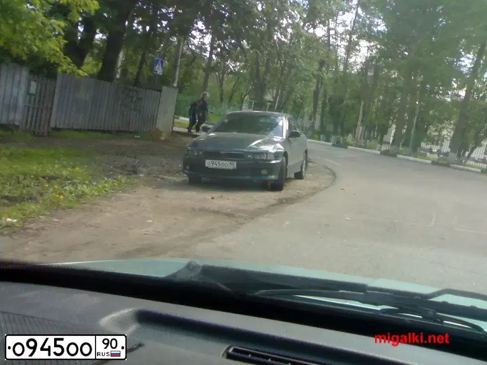 Фото автомобиля MITSUBISHI GALANT, 2000 — госномер В568УВ799. Цвет: ЗЕЛЕНЫЙ